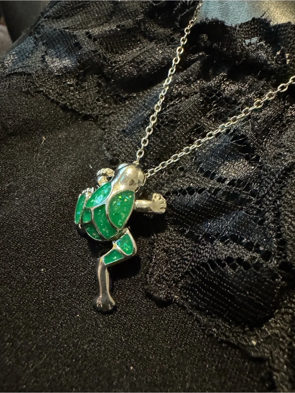 Source Unknown Fashion Silver toned Frog Pendant Necklace with Green Inlay